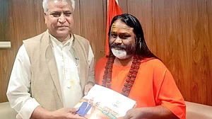 दाती मदन महाराज जैसे रेप के आरोपी बाबाओं पर राजनीतिक वरदहस्त