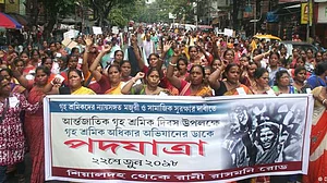 पश्चिम बंगाल: ट्रेड यूनियन का अधिकार मिलने के बाद घरेलू सेविकाओं ने रैली कर रखी कई मांगें