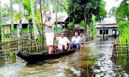 पूर्वोत्तर में बाढ़ का कहर,  27 लोगों की मौत,  हजारों लोग बेघर, 4 लाख से ज्याद लोग प्रभावित