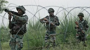 जम्मू-कश्मीर: बॉर्डर पर पाकिस्तान की ओर से गोलीबारी में बीएसएफ के 2 जवान शहीद, कई नागरिक घायल