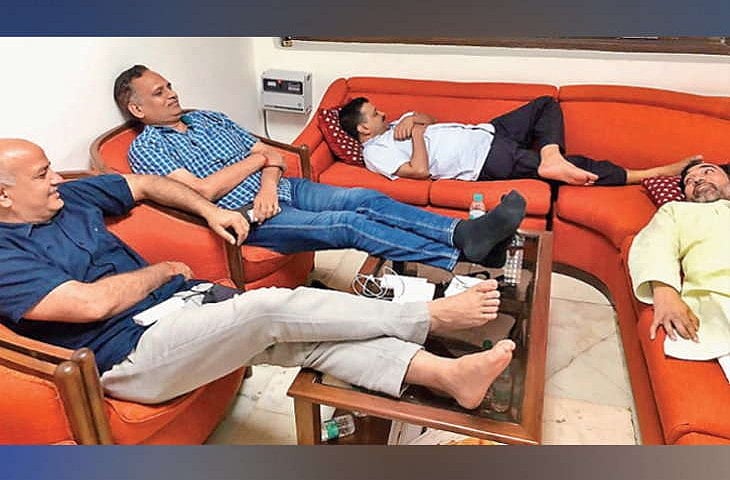 दिल्ली सरकार एलजी के घर में 18 घंटे से धरने पर, ट्वीट पर  दोहराई मांगें, सत्येंद्र जैन ने शुरु किया बेमियादी अनशन