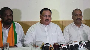 स्वास्थ्य मंत्रालय ने घटाई लगभग 10 हजार एमबीबीएस सीटें, 68 नए मेडिकल कॉलेज भी नहीं ले पाएंगे दाखिला