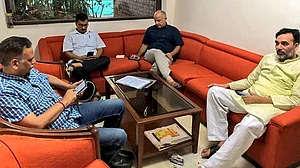 दिल्ली का राजनीतिक गतिरोध फिलहाल खत्म, केजरीवाल ने धरना वापस लेने का किया ऐलान
