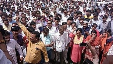 मध्य प्रदेश: शिवराज सरकार से नाराज हजारों शिक्षकों ने किया प्रदर्शन, मांगों को लेकर आज से आमरण अनशन 