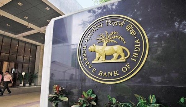 देश का विदेशी मुद्रा भंडार 2.25 अरब डॉलर घटा: आरबीआई