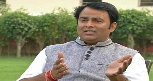 यूपी: बीजेपी विधायक संगीत सोम ठेकेदार का खा गए 43 लाख रुपये, ठेका दिलाने के नाम पर घूस मांगने का आरोप