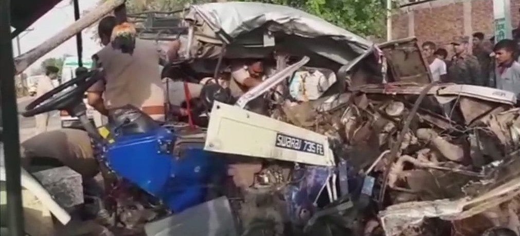मध्य प्रदेश: ट्रैक्टर-ट्रॉली और जीप की टक्कर में 15 लोगों की मौत, 3 घायल