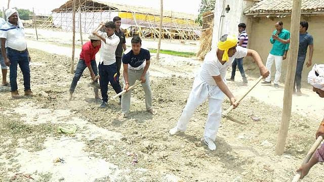 योगी के दावों पर उनके ही मंत्री का चला फावड़ा, राजभर ने कहा, नहीं हो रहा कोई काम अब जनता भगवान भरोसे