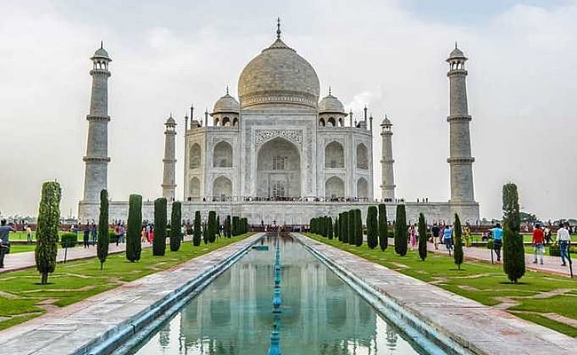 ताजमहल पर केंद्र सरकार को सुप्रीम कोर्ट की फटकार, ‘देखभाल नहीं कर सकते तो ढहा  दो’