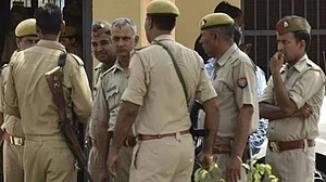 उत्तर प्रदेश: योगी सरकार में अपराधी बेखौफ, प्रतापगढ़ में दो व्यापारियों की गोली मारकर हत्या, स्थिति तनावपूर्ण