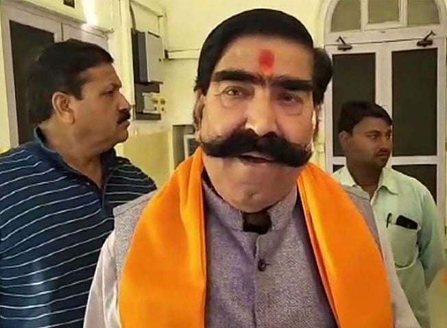 बीजेपी विधायक के बिगड़े बोल, कहा, गौतस्करों को पकड़ो, पीटो, पेड़ से बांधो और फिर पुलिस को बुलाओ