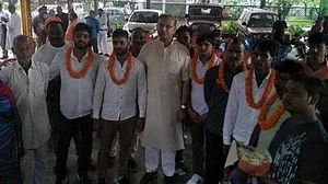 मॉब लिंचिंग के दोषियों का सम्मान करने पर जयंत सिन्हा के खिलाफ ऑनलाइन पिटिशन, राहुल गांधी ने की समर्थन की अपील