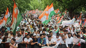 राफेल डील समेत मोदी सरकार की जनविरोधी नीतियों के खिलाफ यूथ कांग्रेस ने किया संसद का घेराव