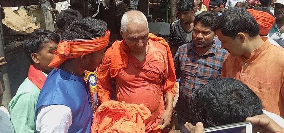झारखंड: पाकुड़ में स्वामी अग्निवेश पर हमला, बीजेपी युवा मोर्चा के कार्यकर्ताओं ने की पिटाई