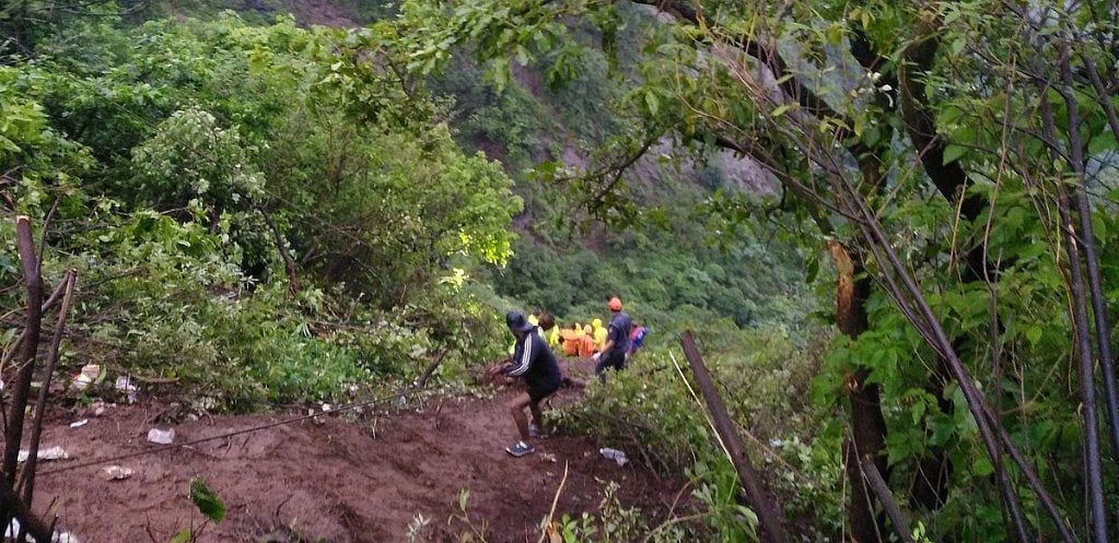 महाराष्ट्र: रायगढ़ बस हादसे में अब तक 30 शव बरामद, मौके पर रेस्क्यू ऑपरेशन जारी