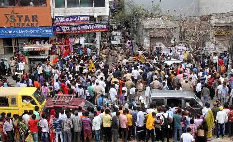 बुराड़ी कांड: अब महिला तांत्रिक का नाम आया सामने, पुलिस ने हिरासत में लेकर की पूछताछ