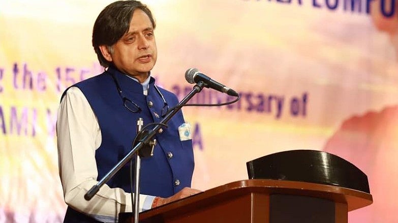 बीजेपी संविधान नहीं, सावरकर और दीन दयाल उपाध्याय के विचारों को मानती है: शशि थरूर