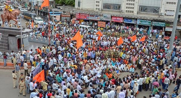 आंदोलनकारी की मौत के बाद मराठा आंदोलन तेज, महाराष्ट्र बंद के दौरान जगह-जगह प्रदर्शन