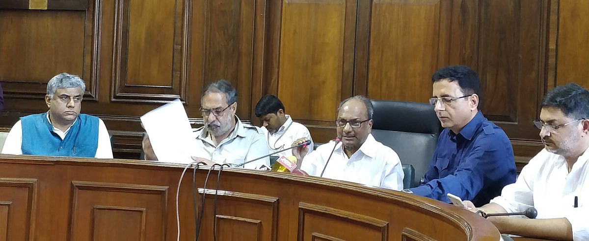 राफेल डील के मुद्दे पर कांग्रेस के तेवर तीखे, पीएम और रक्षा मंत्री के खिलाफ लाएगी विशेषाधिकार हनन प्रस्ताव