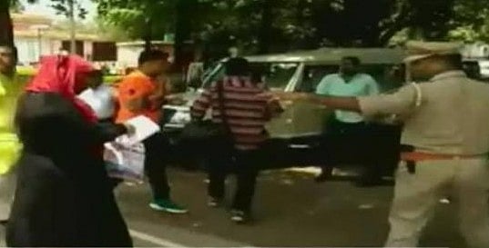 यूपी: बिजनौर में भगवा संगठनों की गुंडागर्दी,  शादी रजिस्टर कराने पहुंचे हिन्दू-मुस्लिम  जोड़े  के साथ की मारपीट