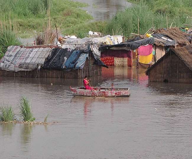 दिल्ली: खतरे के निशान से ऊपर बह रही यमुना, कई लोगों को पहुंचाया गया सुरक्षित जगहों पर