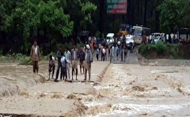भारी बारिश से उत्तराखंड बेहाल,  4 दर्जन से ज्यादा मार्ग बाधित