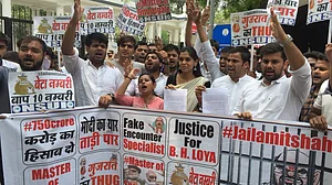 बीजेपी अध्यक्ष अमित शाह के खिलाफ देश भर में सड़कों पर उतरी एनएसयूआई, 100 जिलों में दिया एफआईआर का आवेदन