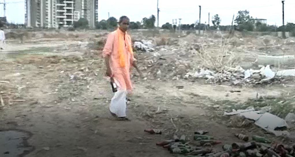 जयपुर: मोदी के कार्यक्रम में ही उड़ी ‘स्वच्छ भारत’ मिशन की धज्जियां, खुले में शौच करते नजर आए लाभार्थी
