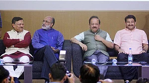 2019 से पहले बीजेपी ने मुख्यधारा की मीडिया के खिलाफ छेड़ा युद्ध