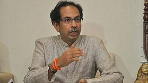 खुद को आज का चाणक्य बताने वालों की नीति ने की देश की दुर्दशाः उद्धव ठाकरे