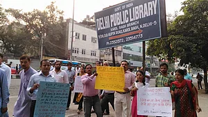 करोलबाग में पुस्तक-संस्कृति को बचाने के लिए जरूरी है दिल्ली पब्लिक लाइब्रेरी को बचाना
