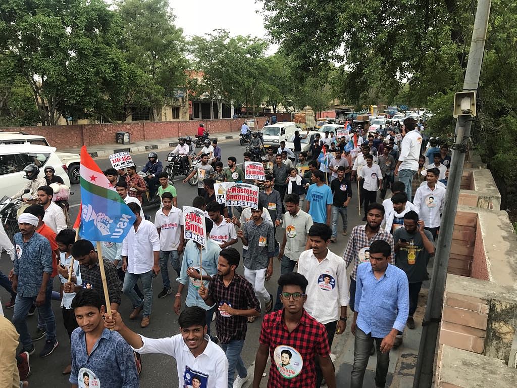 बीजेपी अध्यक्ष अमित शाह के खिलाफ देश भर में सड़कों पर उतरी एनएसयूआई, 100 जिलों में दिया एफआईआर का आवेदन