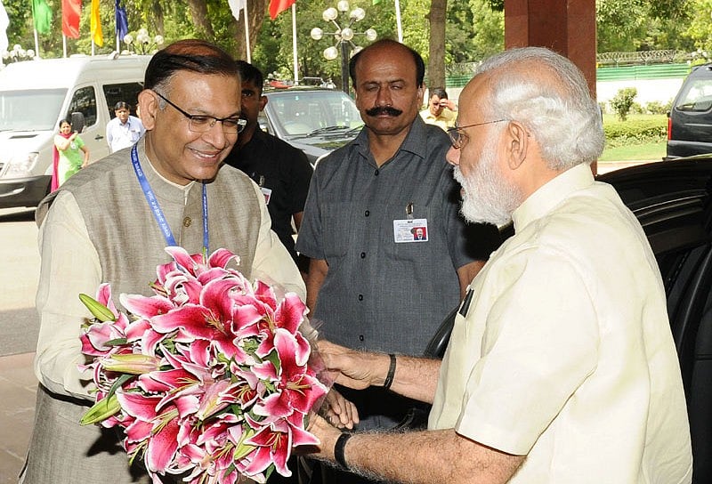 मोदी के मंत्री जयंत सिन्हा  मॉब लिंचिंग के दोषियों के स्वागत-सम्मान को ‘कानून का सम्मान’ मानते हैं