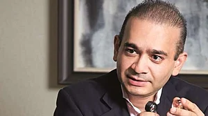 पीएनबी घोटाला: नीरव और निशाल मोदी के खिलाफ इंटरपोल ने जारी किया रेड कॉर्नर नोटिस