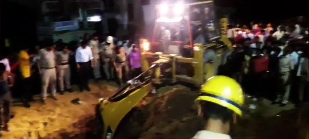 उत्तर प्रदेश: टेलीफोन लाइन का केबिल बिछाते वक्त मिट्टी धंसने से 6 मजदूरों की मौत, 2 घायल