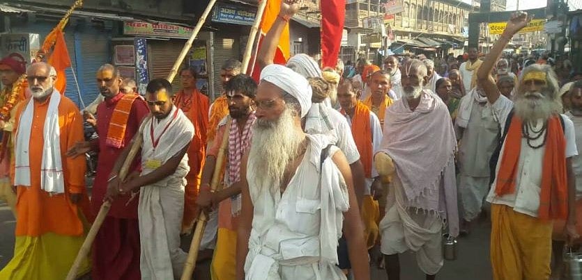 यूपी: योगी सरकार को शक कि  अयोध्या में साधु-संतों के भेष में जमा हैं अपराधी, शुरु किया  पुलिस वेरिफिकेशन