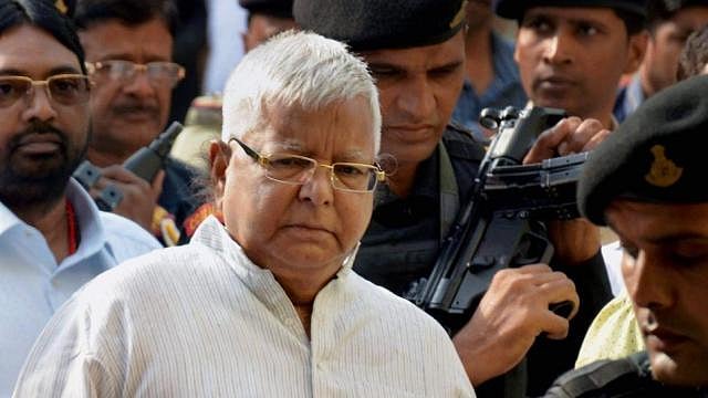 झारखंड: लालू यादव ने सीबीआई कोर्ट में किया सरेंडर, कहा,  अब सरकार की होगी मेरे स्वास्थ्य की जिम्मेदारी