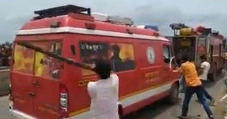 मराठा आंदोलन को लेकर हाईकोर्ट ने फडणवीस सरकार को लगाई फटकार, कहा, राज्य की स्थिति गंभीर 