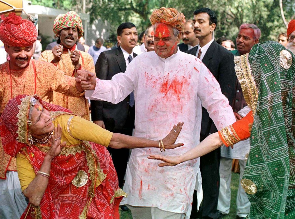 तस्वीरों में देखें उल्लास और उत्साह से भरपूर अटल बिहारी वाजपेयी के जीवन के कुछ रंग