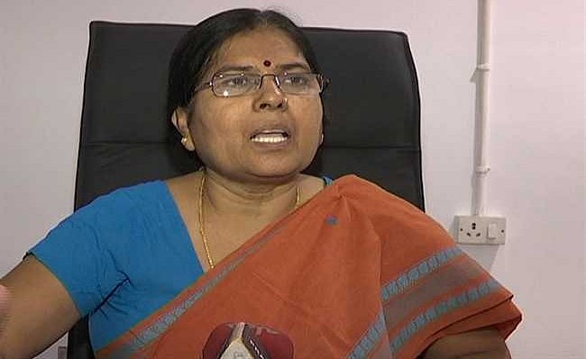 मुजफ्फरपुर कांडः नीतीश सरकार की मंत्री मंजू वर्मा ने दिया इस्तीफा, पति ने 17 बार आरोपी से  की थी बात