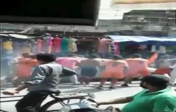 यूपी: बुलंदशहर के बाद मुजफ्फरनगर में कांवड़ियों का उत्पात, कार में रोते रहे बच्चे, कांवड़िये करते रहे हमले
