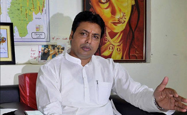 त्रिपुरा: बीजेपी सरकार का फरमान, अफसरों के लिए लागू हुआ ड्रेस कोड,  जींस पहनने और  चश्मा लगाने पर रोक 