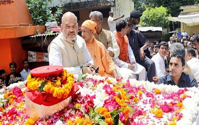 मृणाल पाण्डे का लेख: धर्मशास्त्रों के नियमों के विपरीत हैं अस्थि कलश यात्राएं और कार्यक्रम