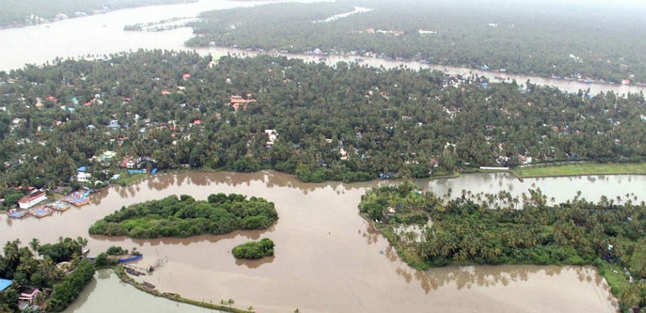 मृणाल पाण्डे का लेख: कुदरत से खिलवाड़ का नतीजा हैं केरल में कयामत जैसी आपदाएं