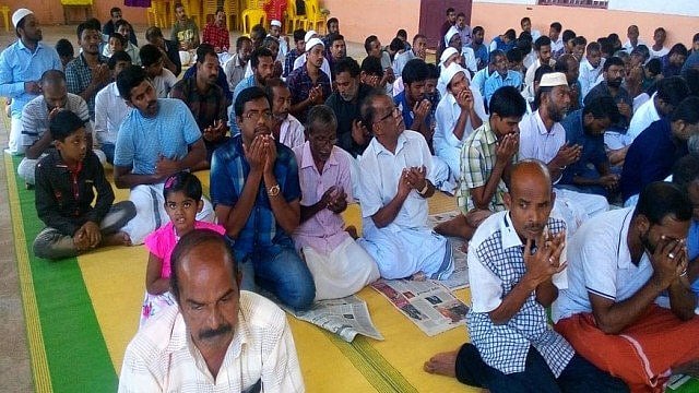 केरल: बाढ़ में डूबी मस्जिदें, हिन्दुओं ने बकरीद की नमाज के लिए खोल दिए मंदिर के दरवाजे