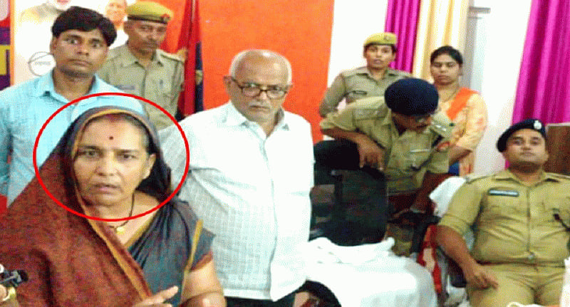 यूपी: देवरिया शेल्टर होम की संचालिका अब अपने वृद्धाश्रम को लेकर घिरी, कमरों में ताले, तबेले में बुजुर्ग