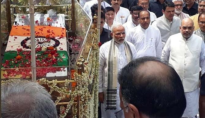 अंतिम यात्रा वाजपेयी की थी, लेकिन केंद्र में मोदी थे !