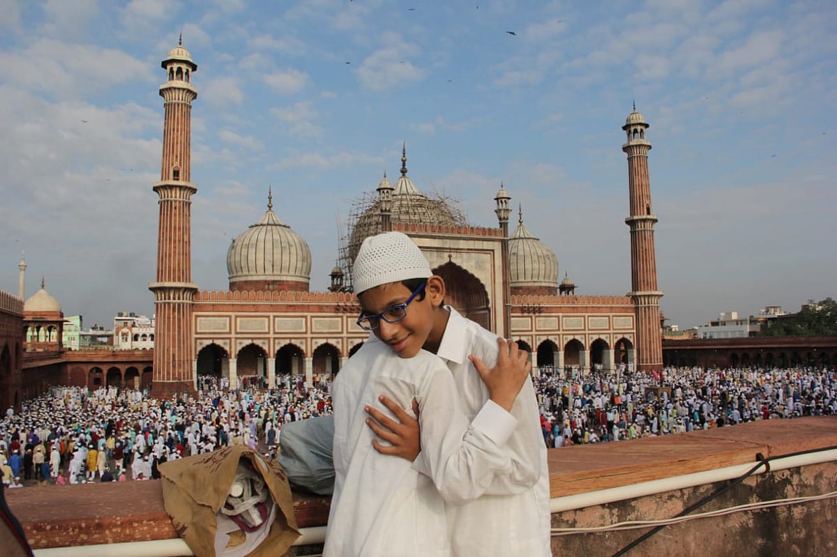 देश भर में ईद की रौनक: राजनीति, खेल, सिनेमा जगत से जुड़ी हस्तियों ने देशवासियों को दी बधाई