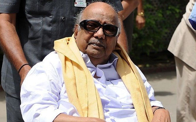 करुणानिधि की हालत बिगड़ी, अस्पताल के बाहर उमड़ी समर्थकों की भारी भीड़