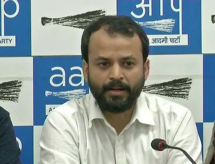 आम आदमी पार्टी को एक और झटका, आशुतोष के बाद आशीष खेतान ने भी भेजा केजरीवाल को इस्तीफा   